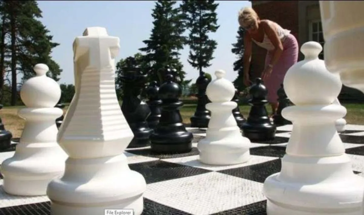 Giant garden chess set indoor or outdoor - Image 4