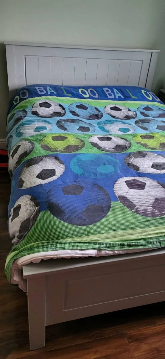 Bed 4ft 6 - Image 1