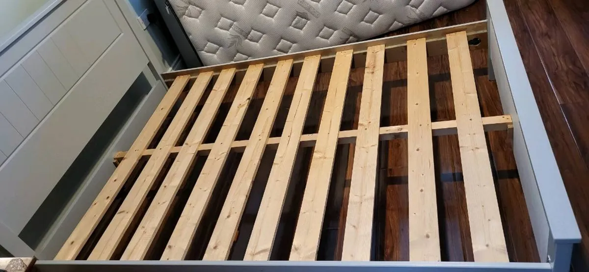 Bed 4ft 6 - Image 2