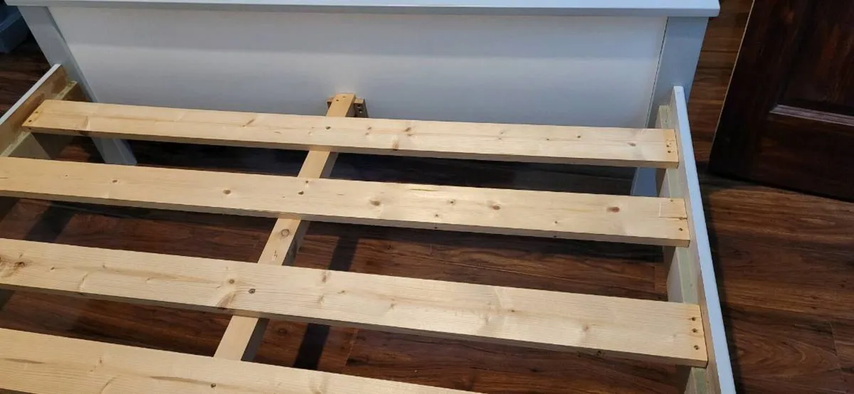 Bed 4ft 6 - Image 4
