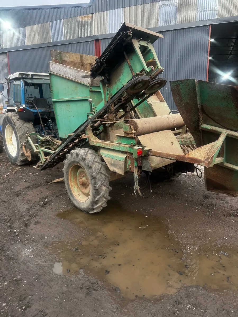 Beet harvester - Image 1