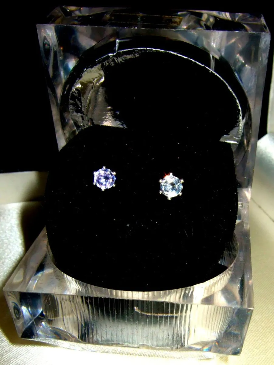 Vintage Silver Sapphire Solitaire Stud Earrings - Image 3