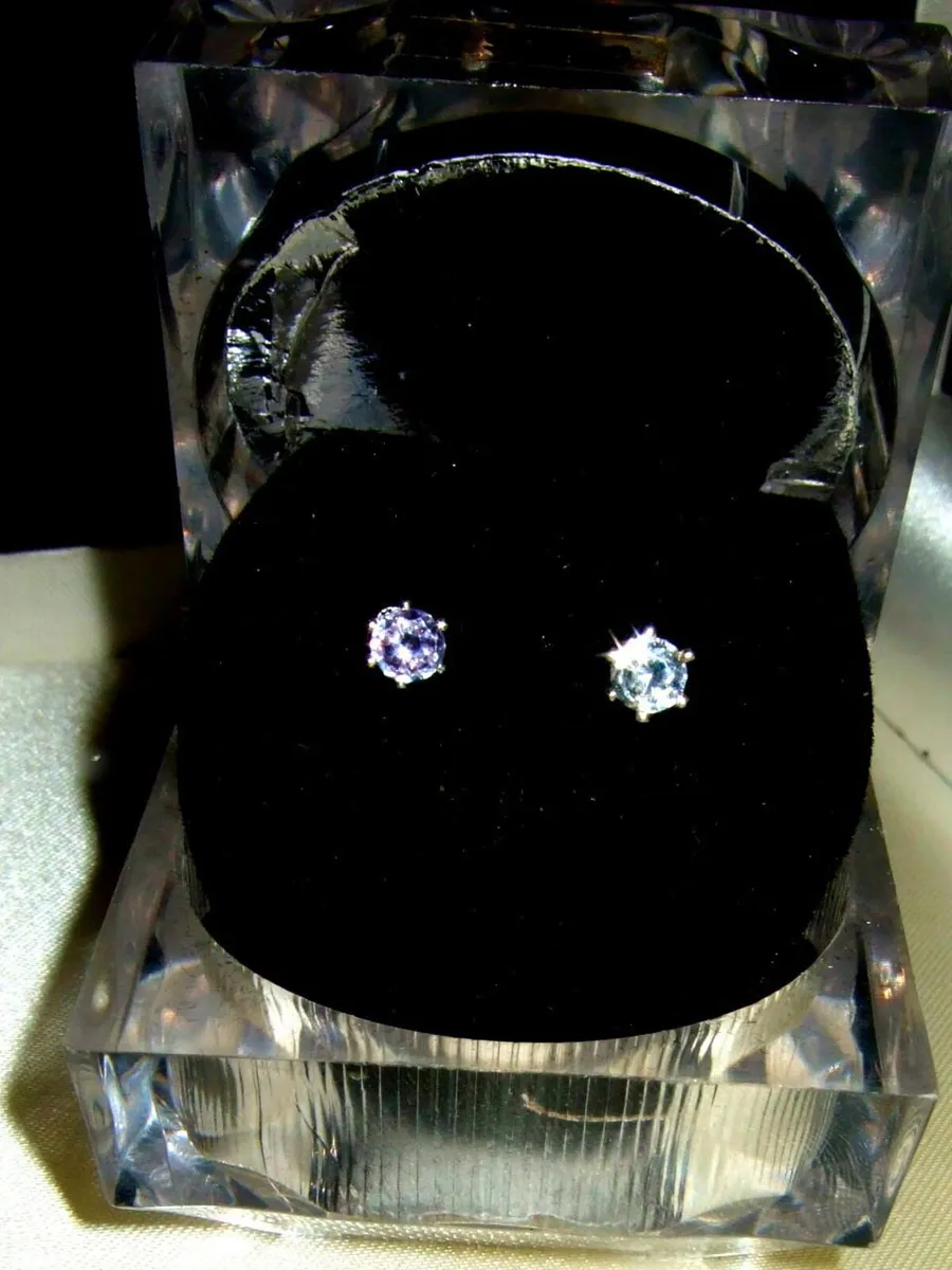 Vintage Silver Sapphire Solitaire Stud Earrings - Image 4