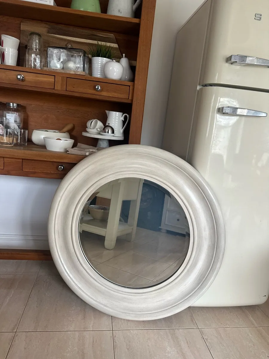Large round mirror - Image 2