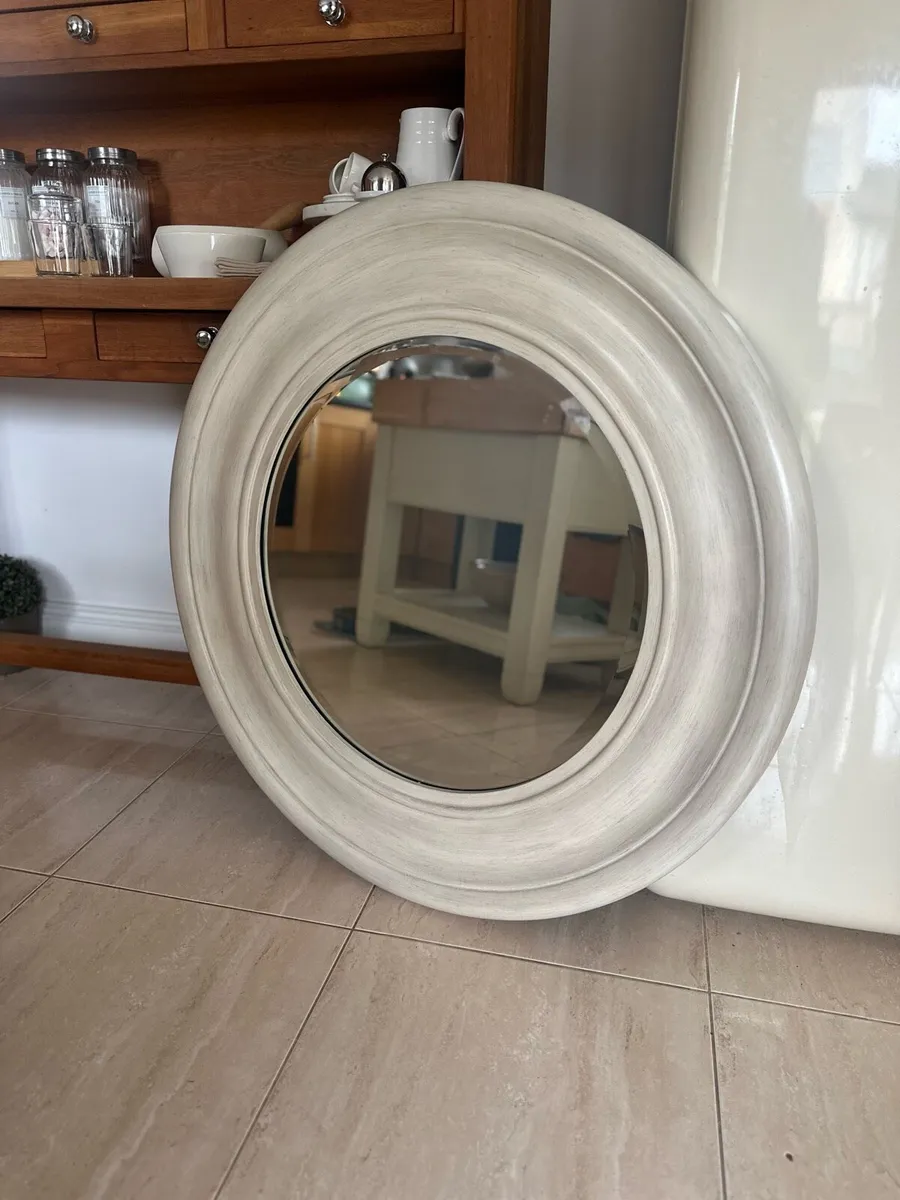 Large round mirror - Image 3
