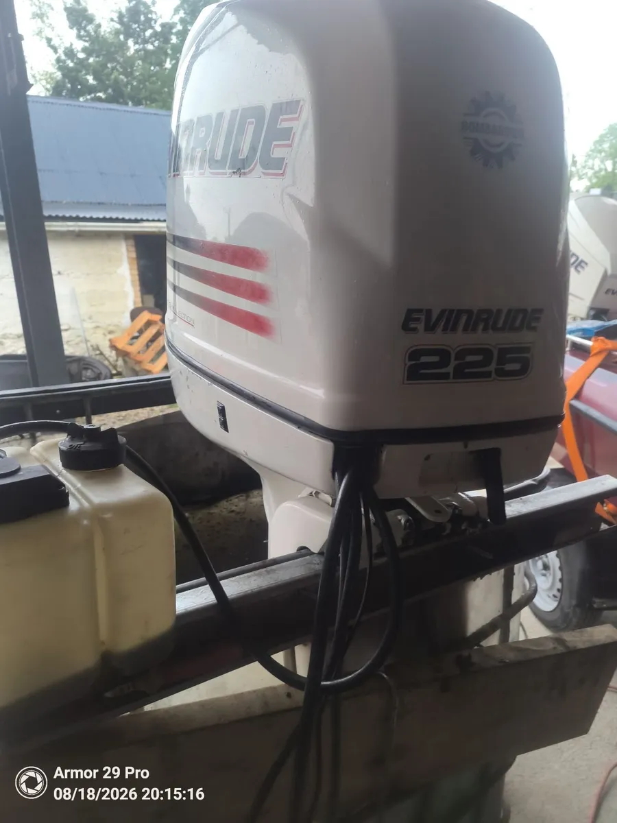 Evinrude 225  Only 350 hrs  XL shaft - Image 3