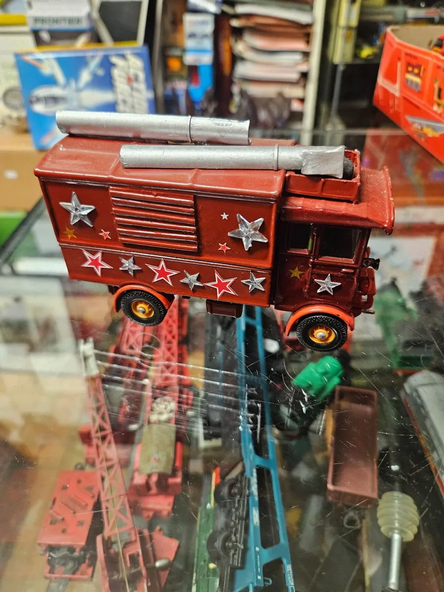Corgi Circus Code3 Fair Ground Truck 1.50 - Image 2