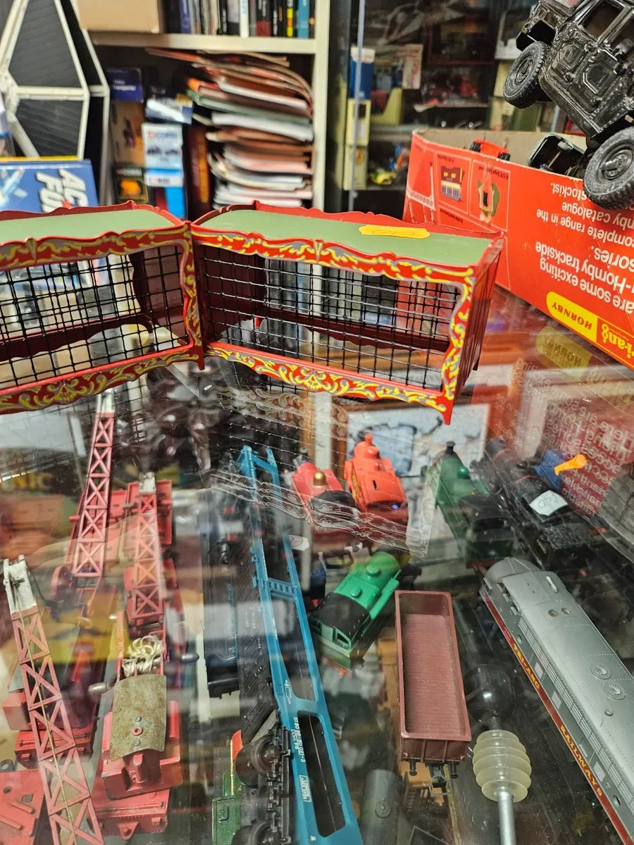 Corgi Chipperfields Circus Lion Cages - Image 3