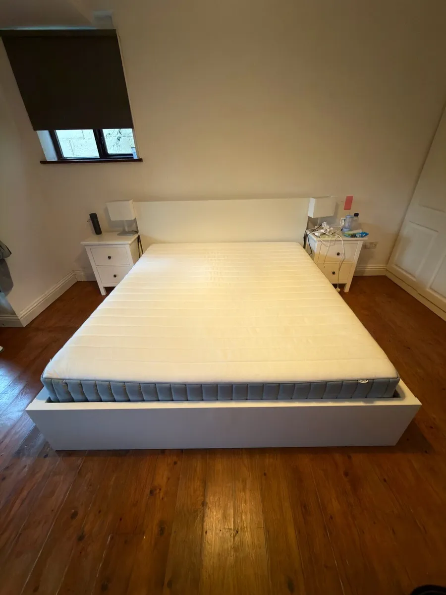 Bed frame and mattress (180x200) - Image 1