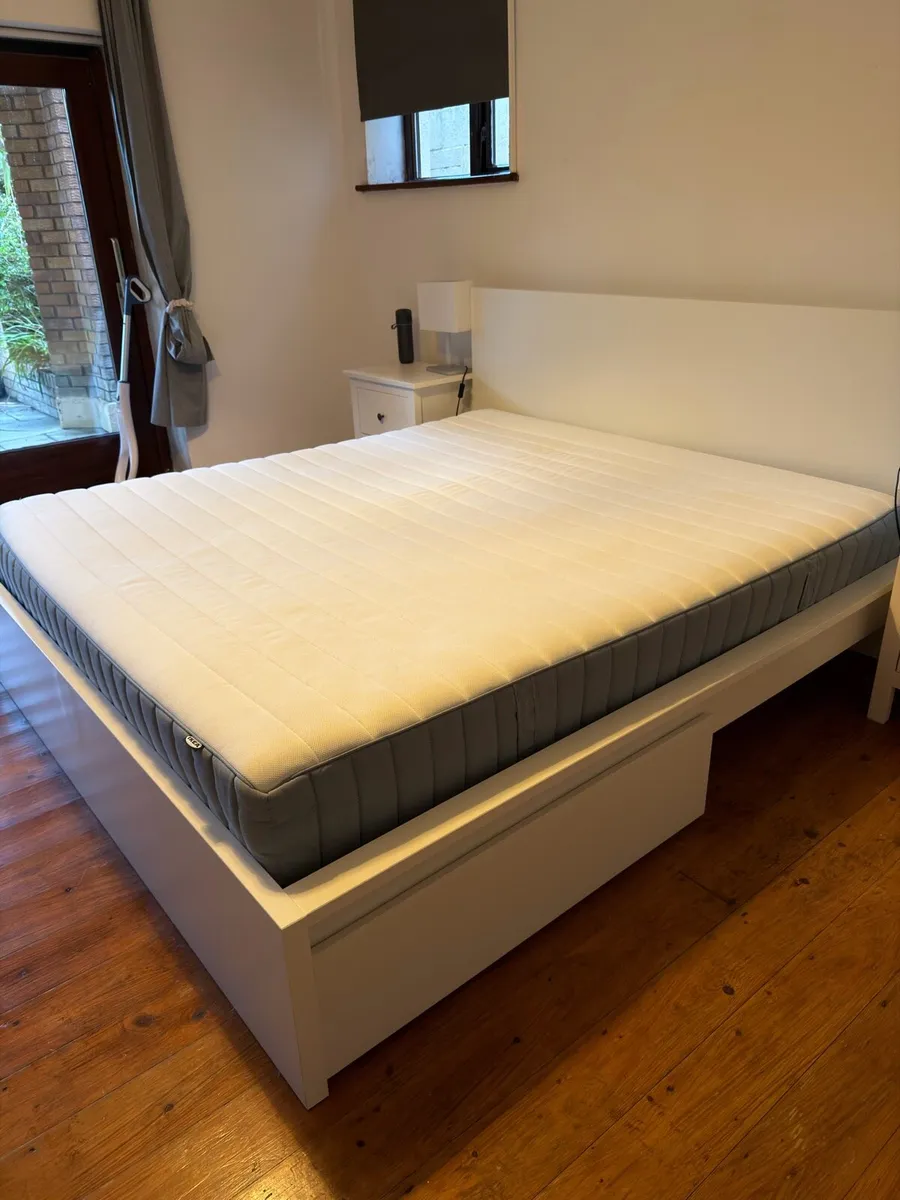 Bed frame and mattress (180x200) - Image 2