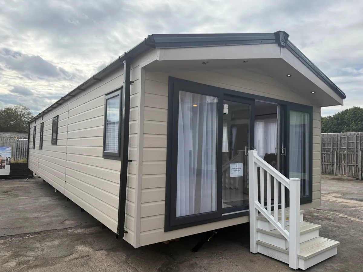 NEW SUPERIOR DELUXE 40FT X 14FT 2 BEDROOM 6 BERTH - Image 4