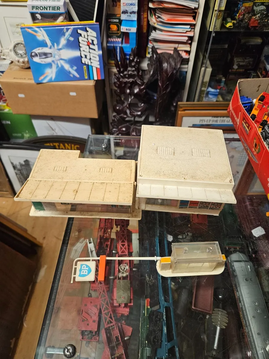 Matchbox BP Garage - Image 2