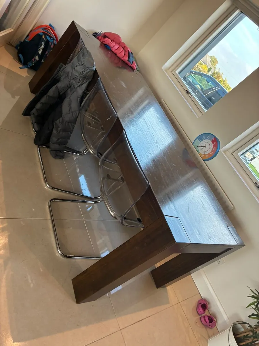 Dining table and matching bench - Image 1
