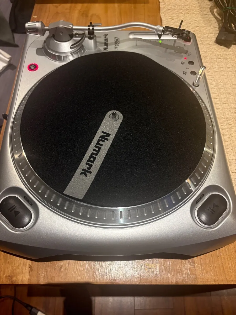 Numark DJ decks - Image 1