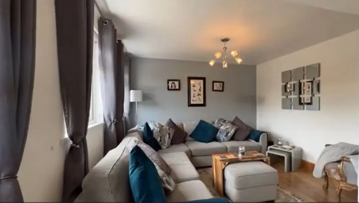 L shaped 7 person sofa - Image 1
