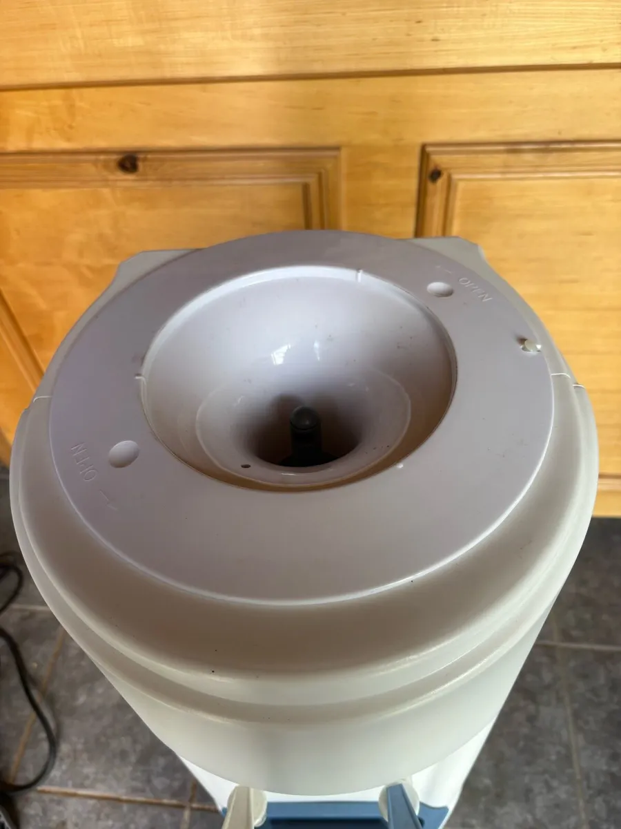 Water dispenser - Image 2