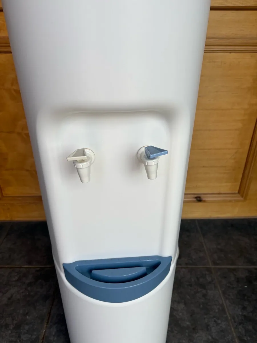 Water dispenser - Image 3