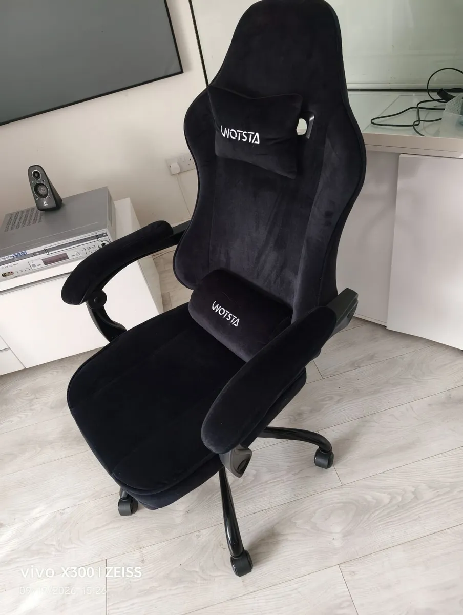 Computer gaming chair - Image 1