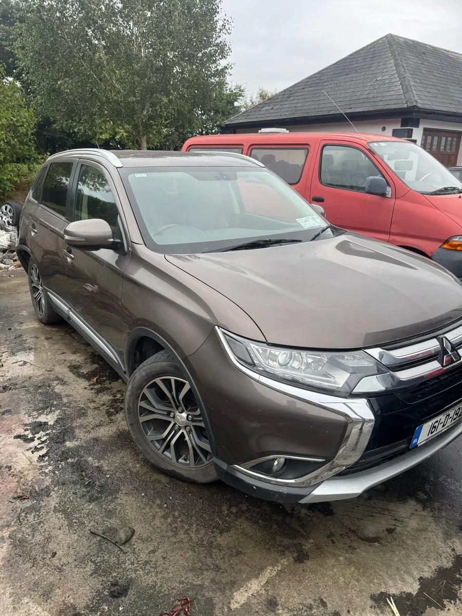Mitsubishi outlander 2016 diesel for breaking - Image 1