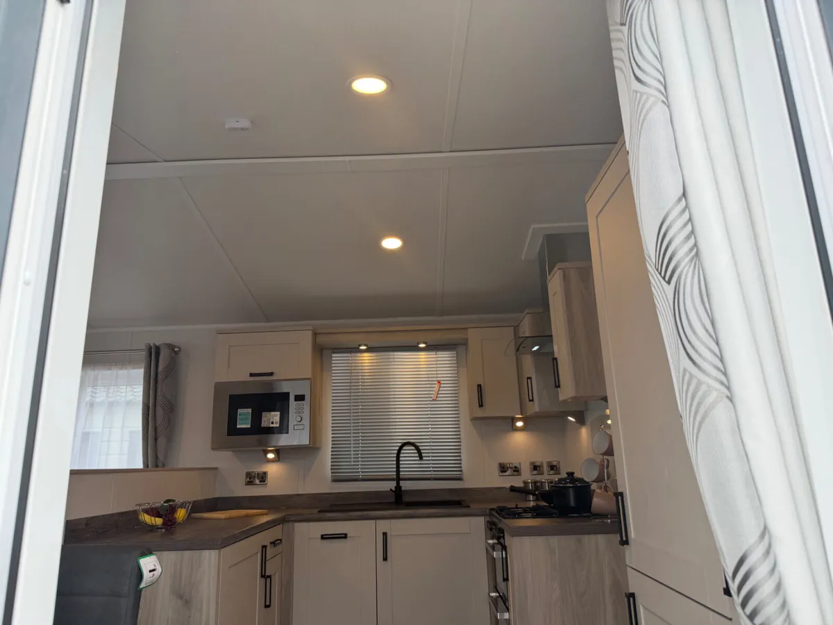 NEW BEVERLY 38FT X 12FT 2 BED MOBILE  HOME - Image 4
