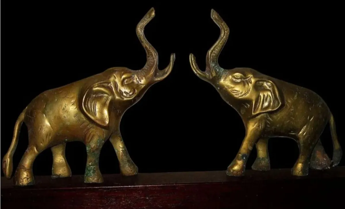 Stunning Pair of Vintage Solid Brass Elephants - Image 2
