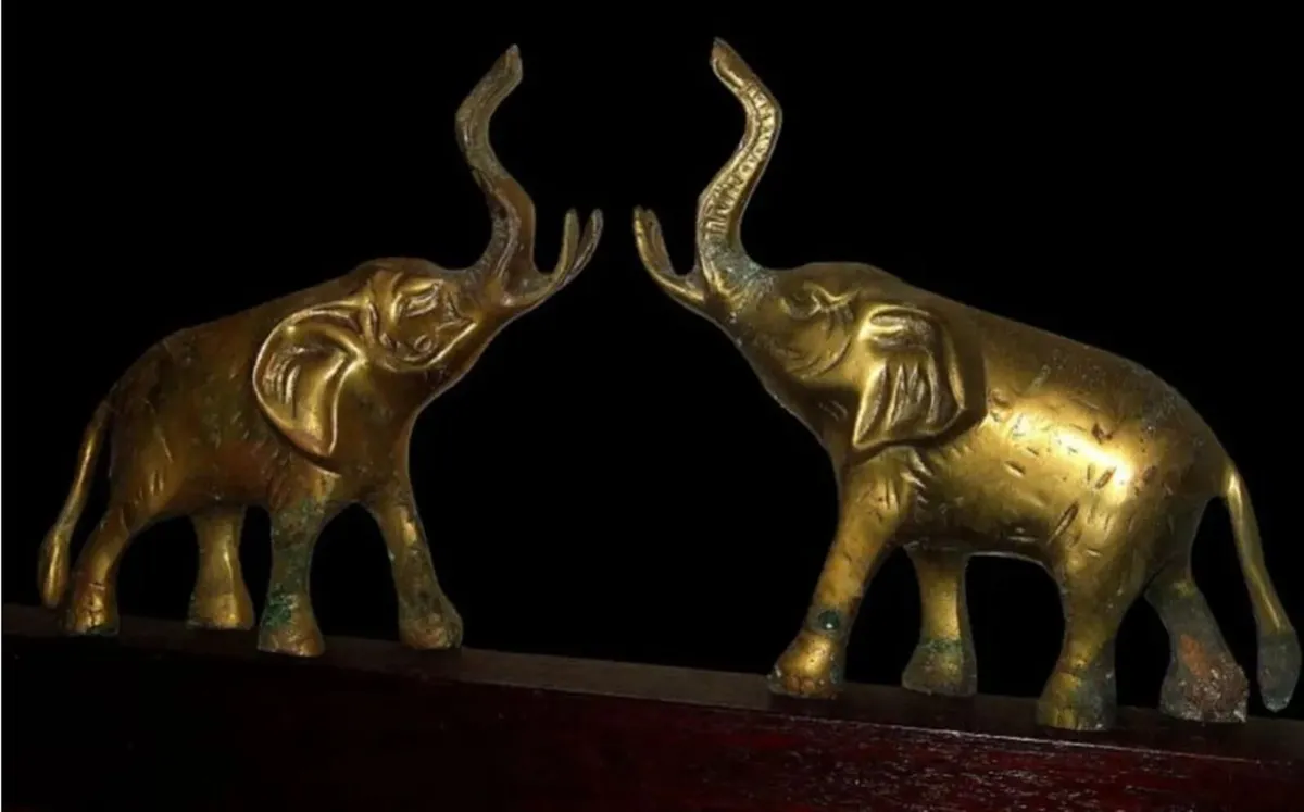 Stunning Pair of Vintage Solid Brass Elephants - Image 1