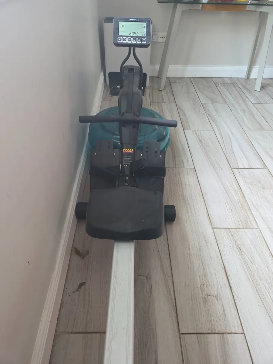 Water resistance rowing machine - Image 1