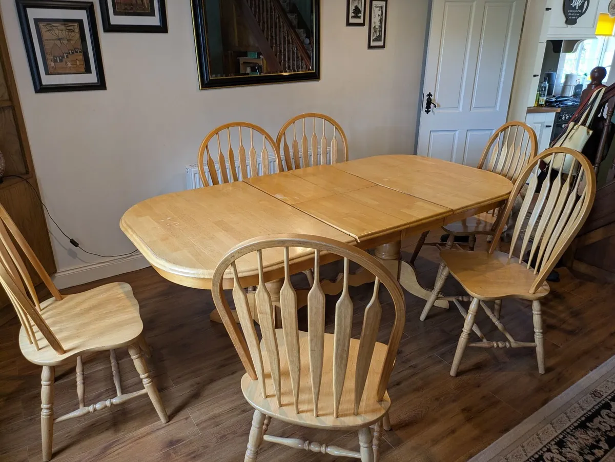 Kitchen Table and Chairs - Image 3