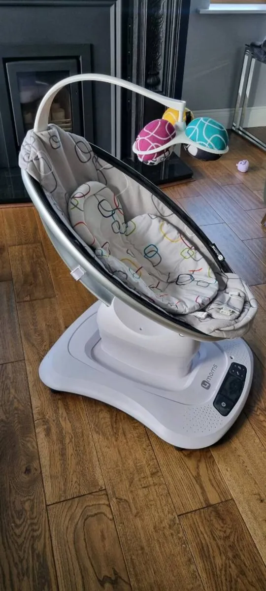 4moms
mamaRoo 4.0 Rocker - Silver Plush - Image 1