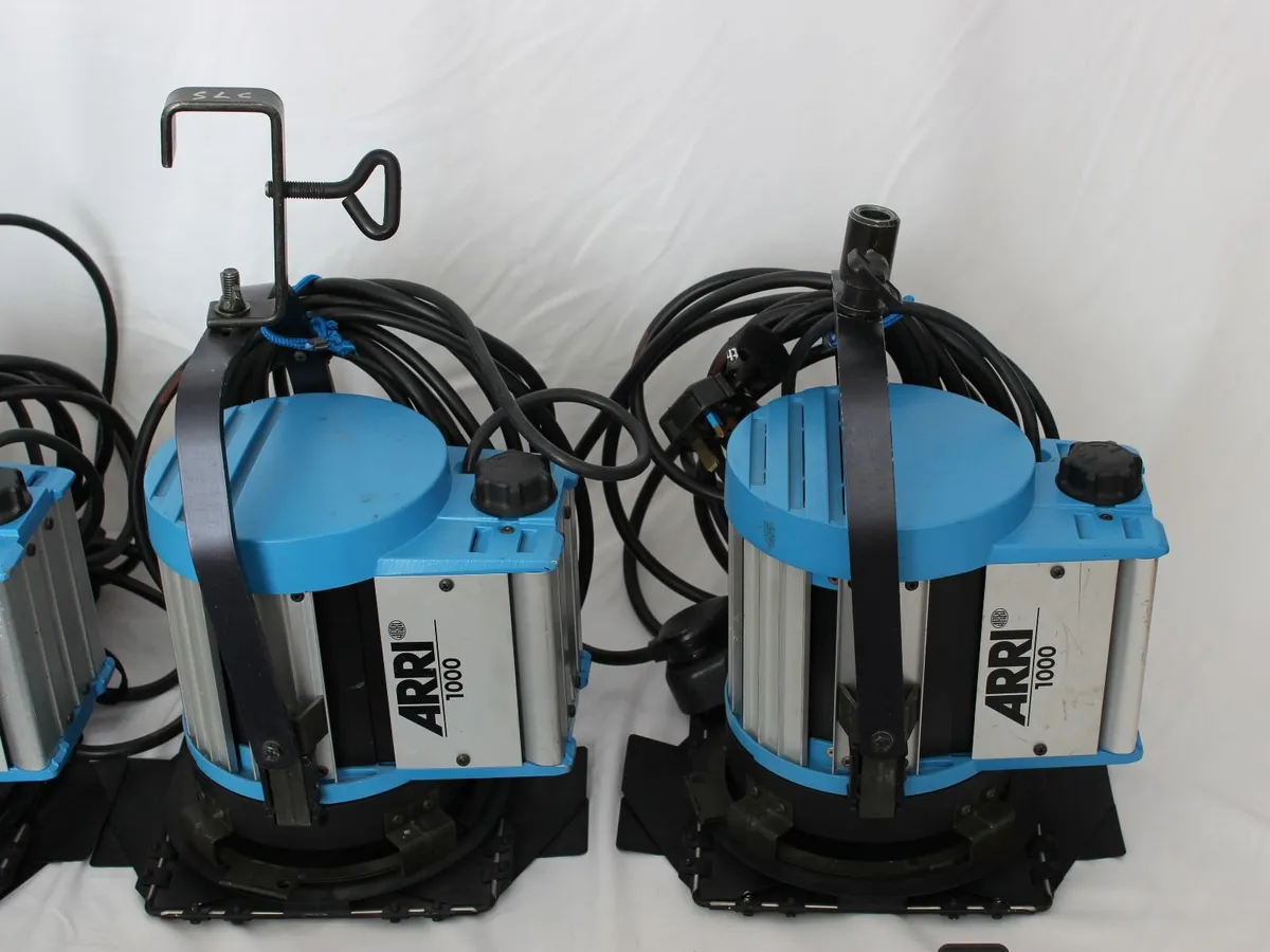4 x ARRI 1000watt Tugsten Lights & 4 Stands - Image 4