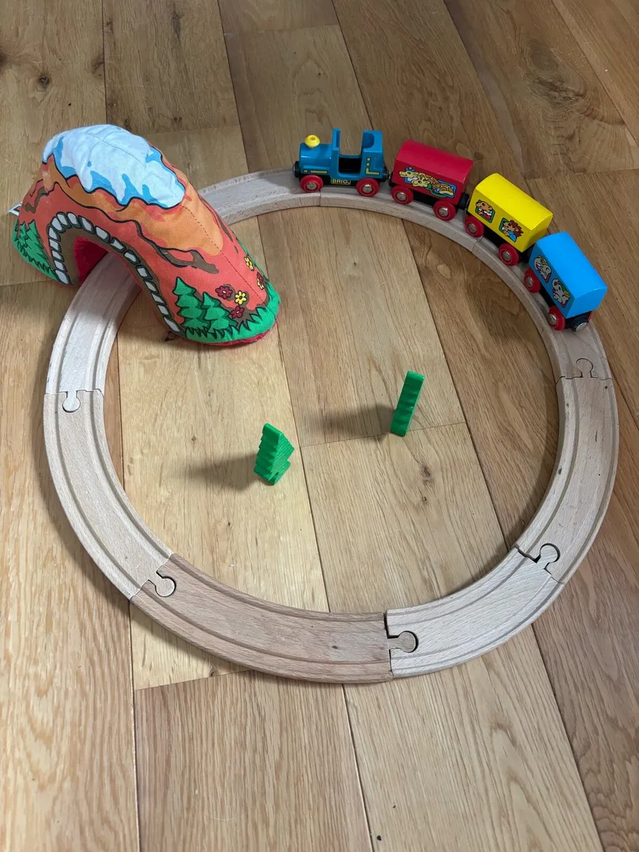 Brio train with 3 carriages, track soft tunnel - Image 2