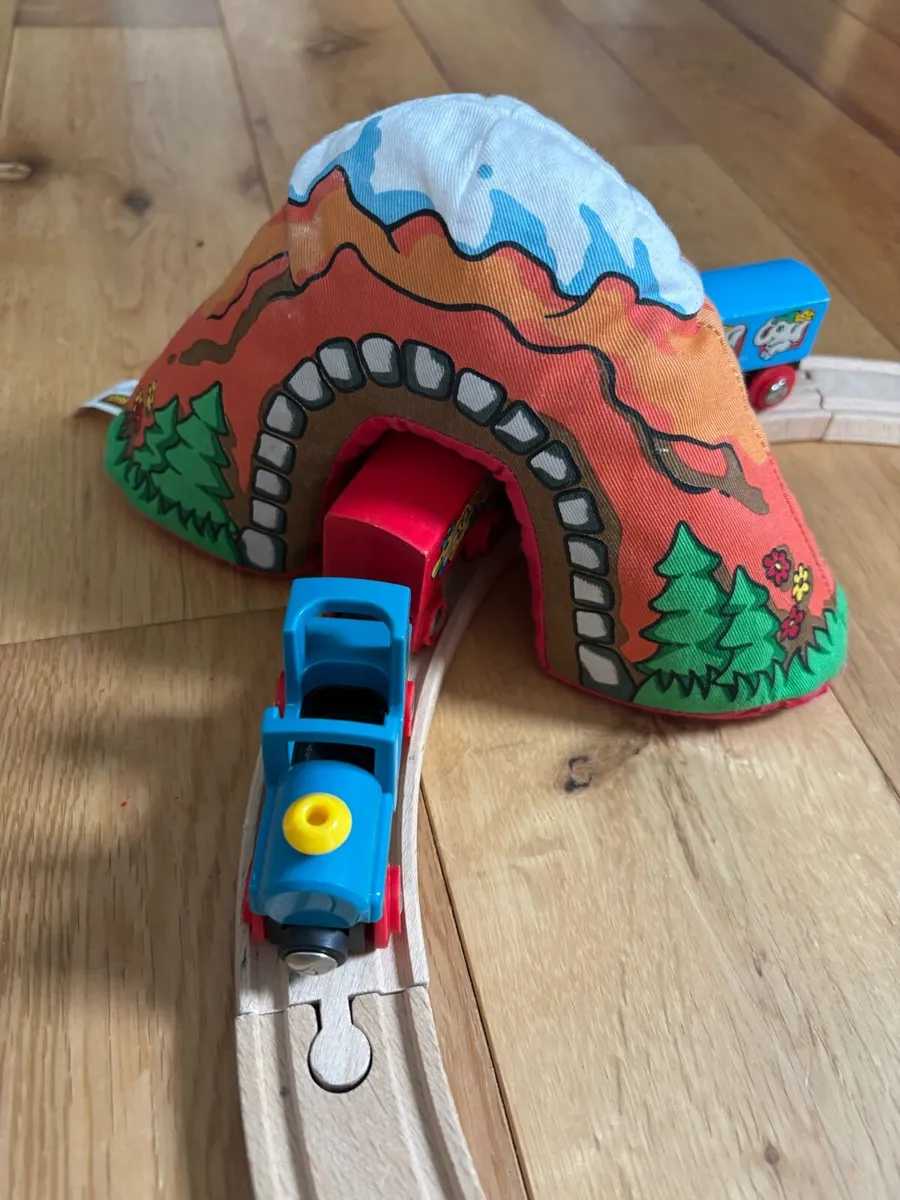 Brio train with 3 carriages, track soft tunnel - Image 3