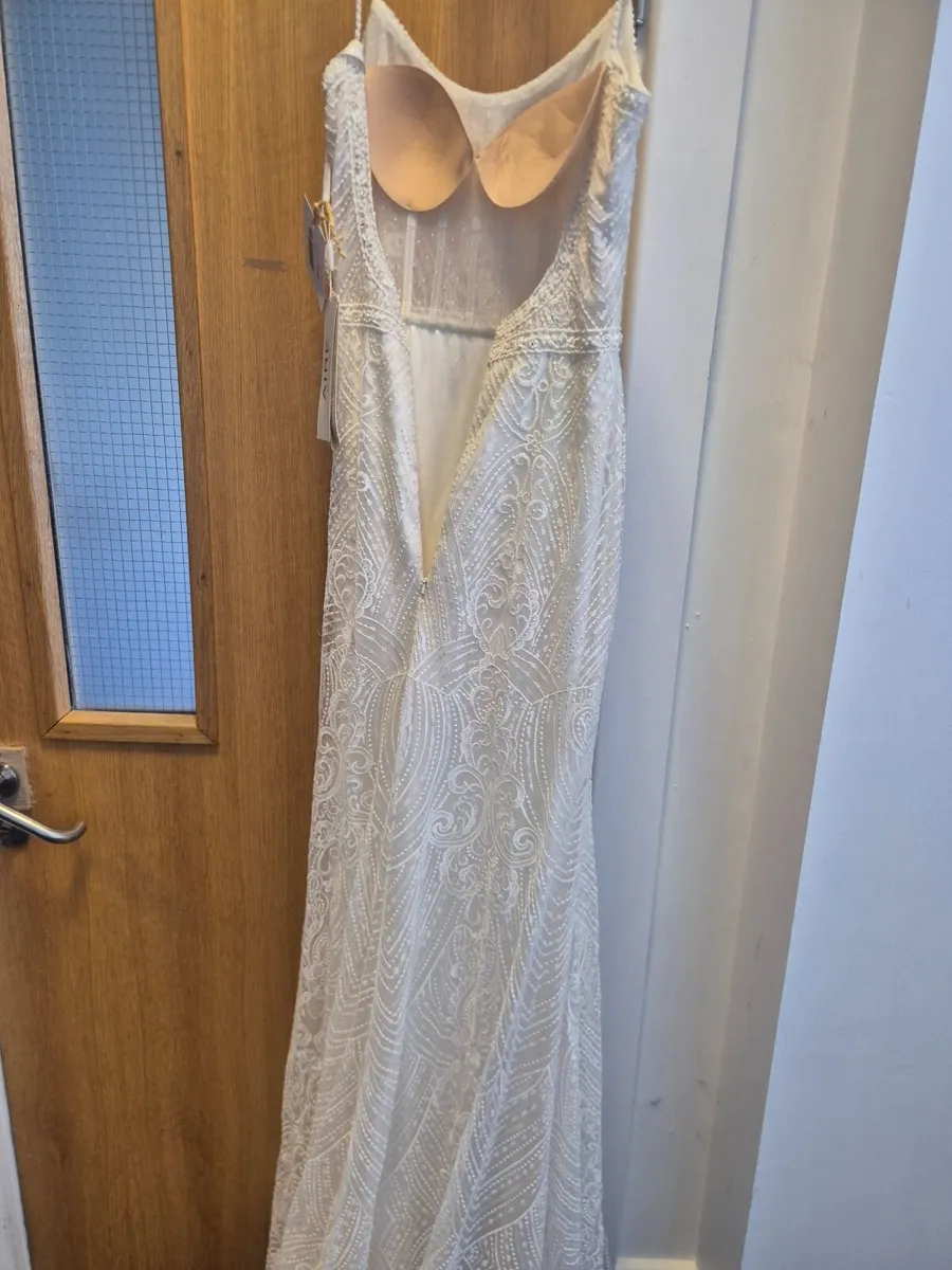 Wedding dress - Image 2