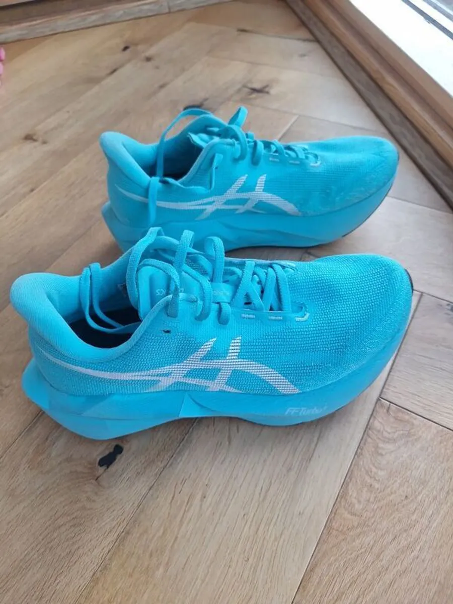 ASICS NovaBlast 6 Womens Running Shoes - Image 1