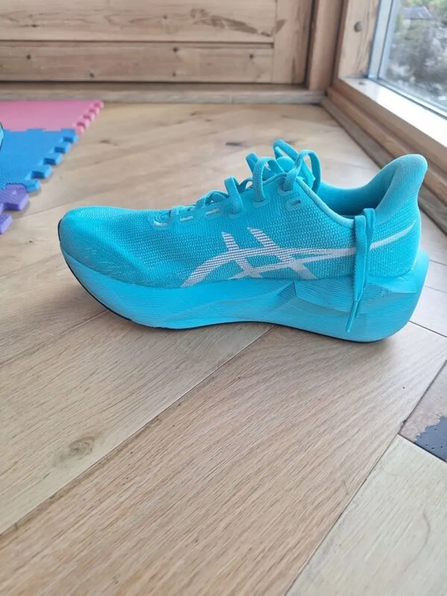 ASICS NovaBlast 6 Womens Running Shoes - Image 2