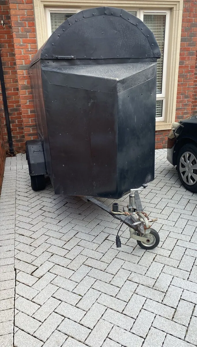 Trailer - Image 1