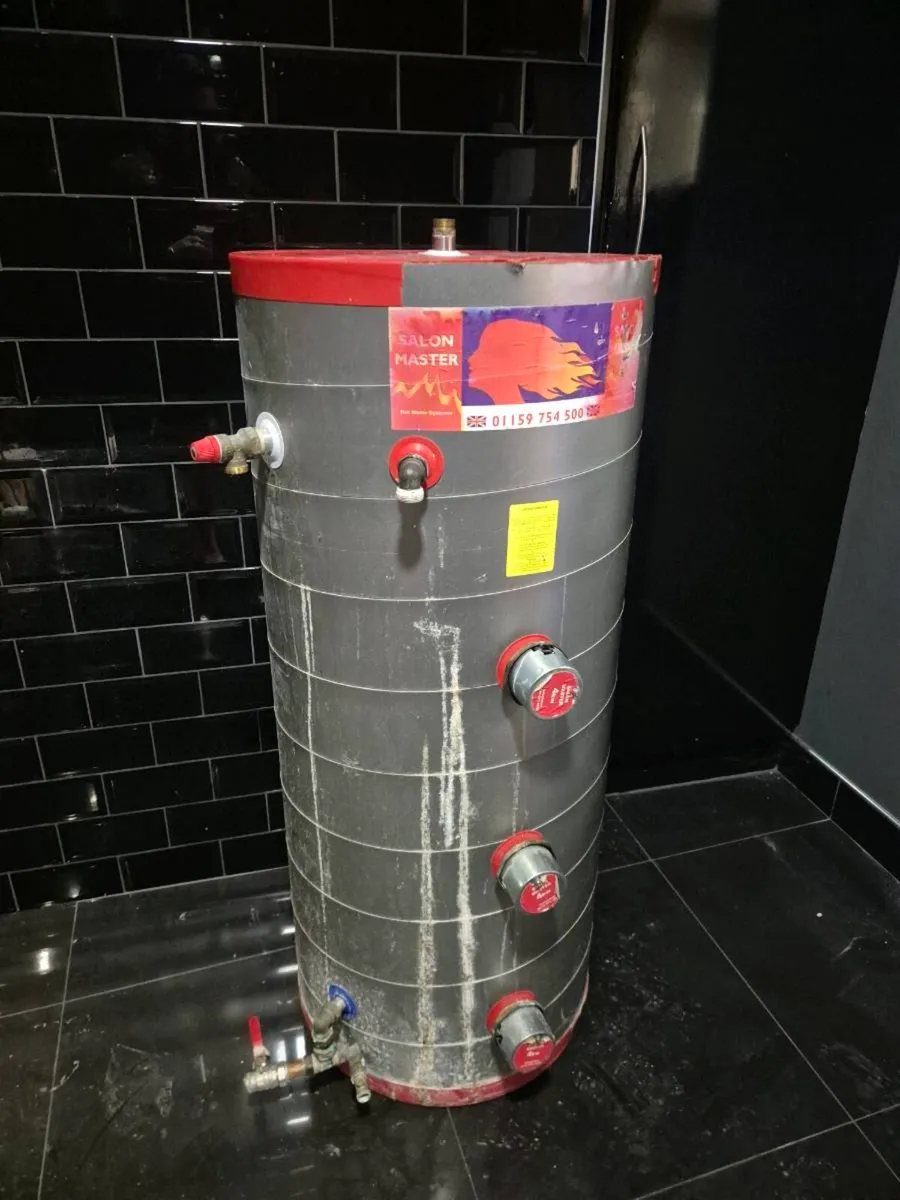 Salon Master commercial hot-water system - Image 1