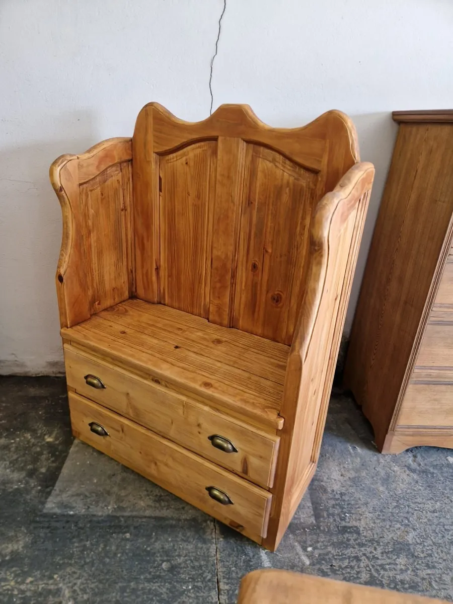 Reclaimed pine storage bench - Image 4