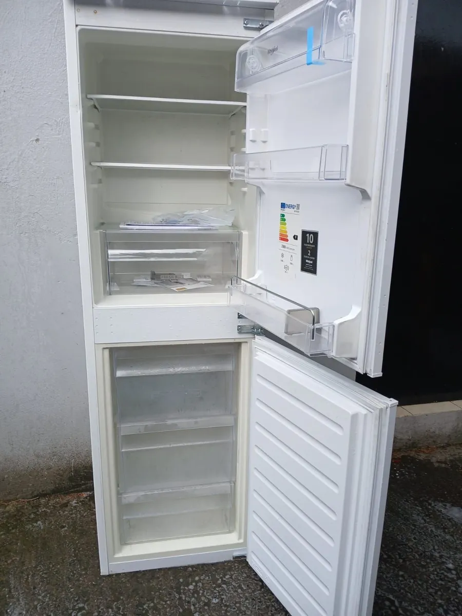 1 INTEGRETED FRIDGE AND FREEZER - Image 2