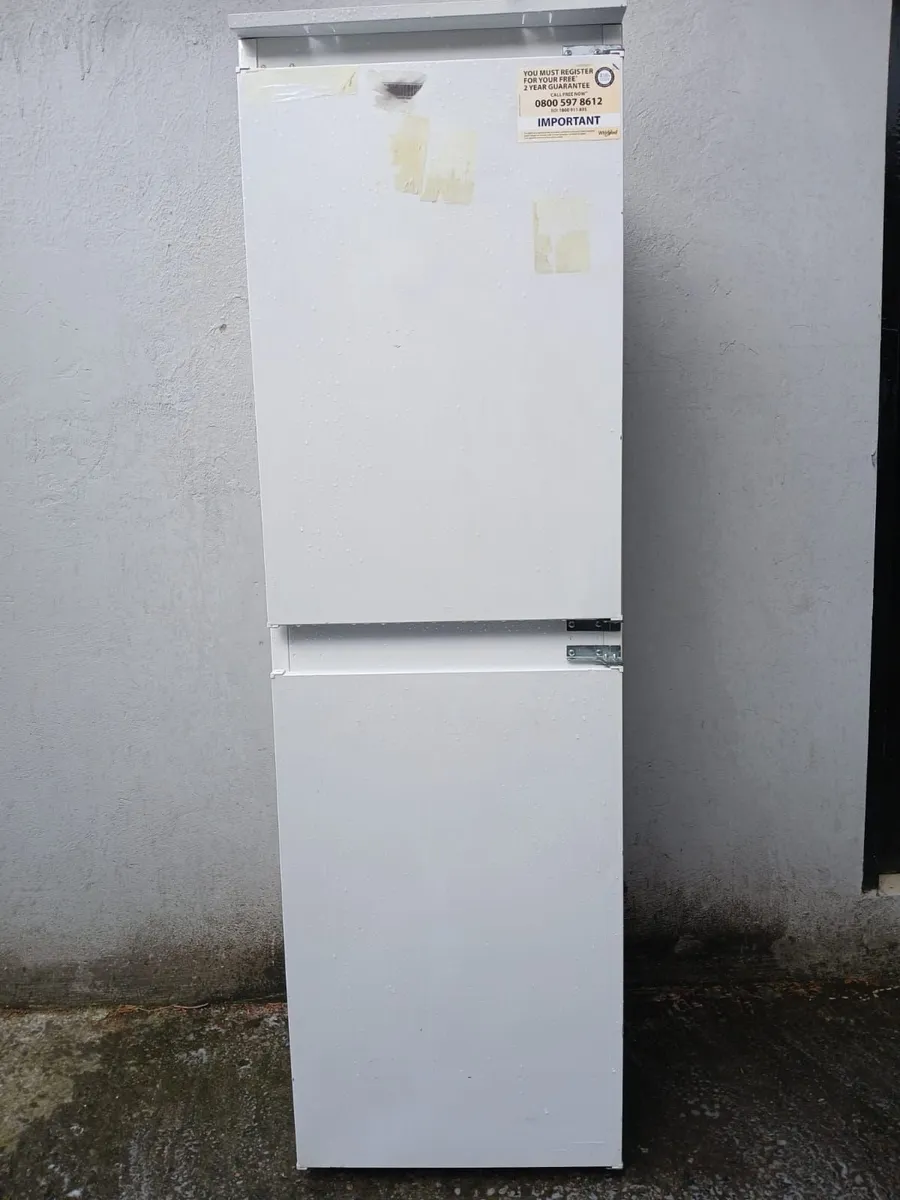 1 INTEGRETED FRIDGE AND FREEZER - Image 4
