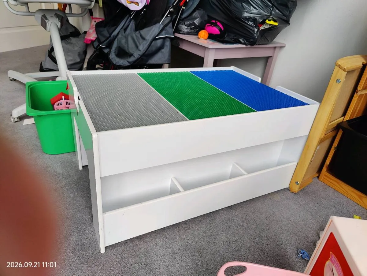Lego table - Image 1