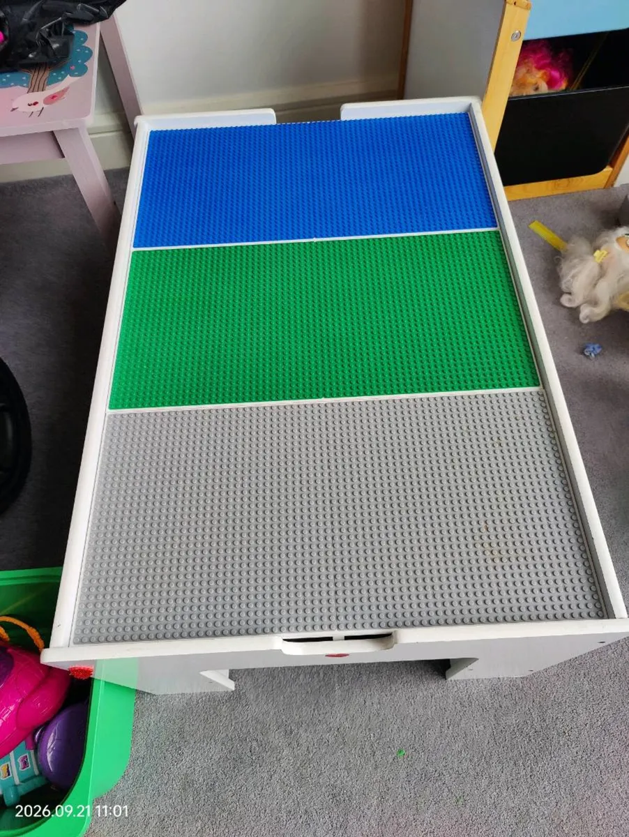 Lego table - Image 2