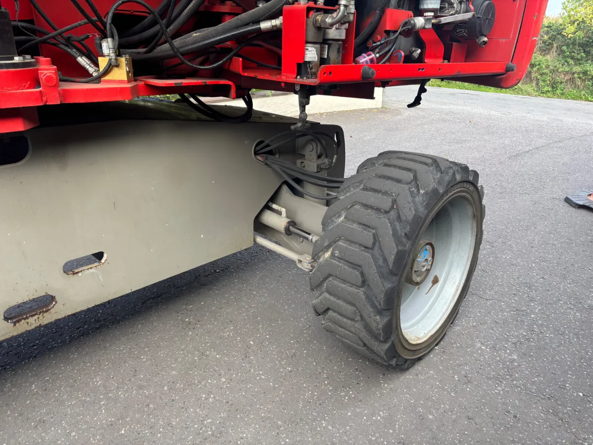 Genie S65 Boomlifts - Image 4