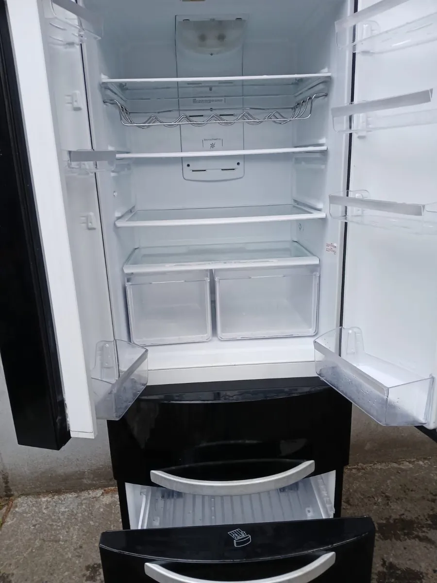 3 FRIDGE AND FREEZER - Image 4