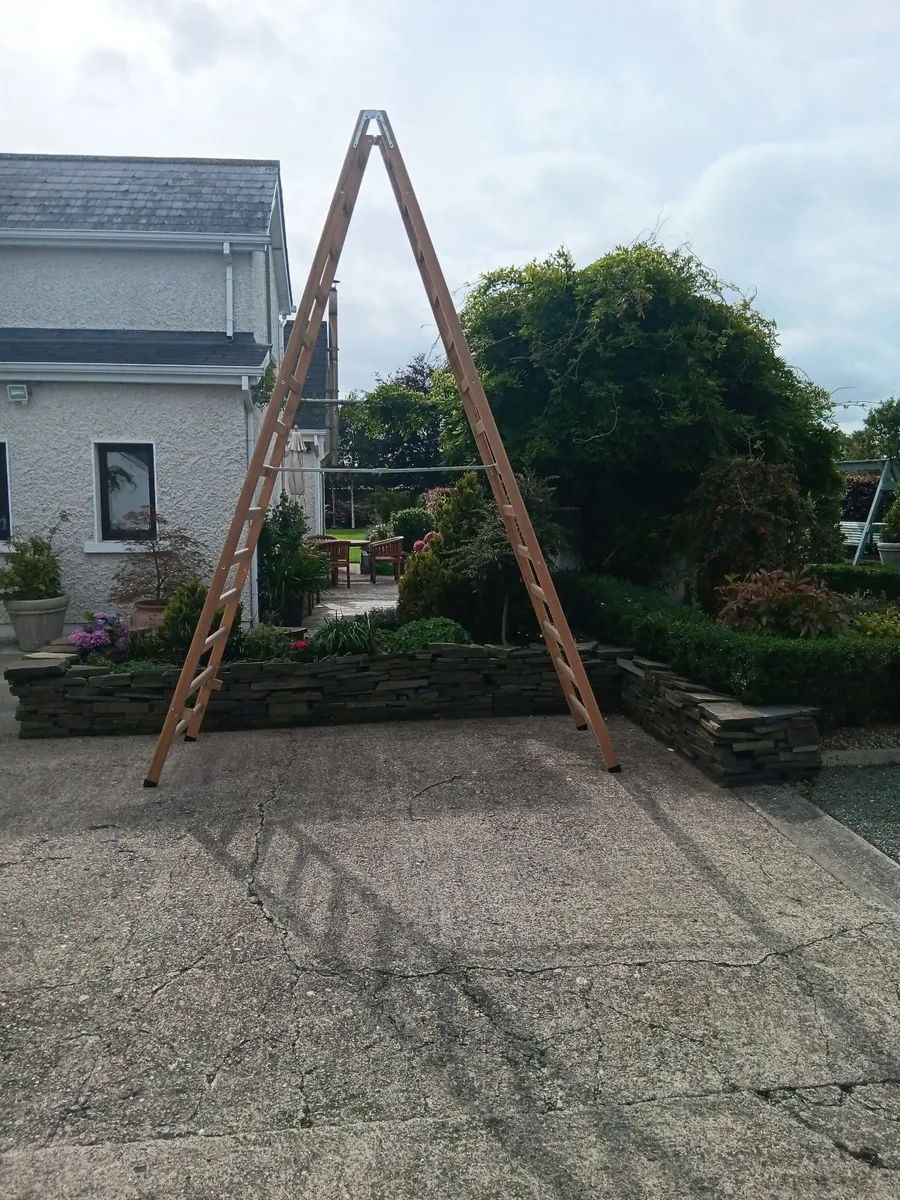 14 ft. Wooden trestles.