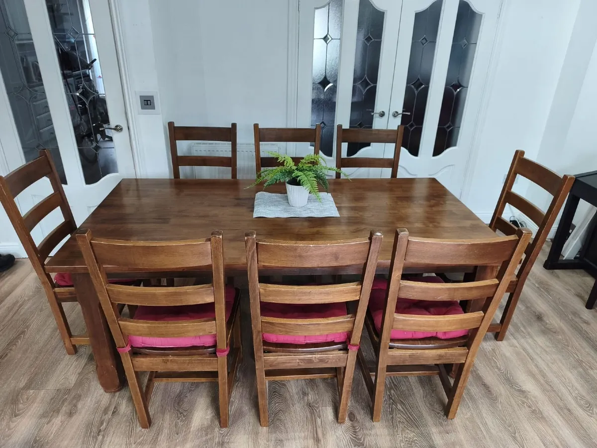 Solid wood table and 8 matching chairs - Image 1