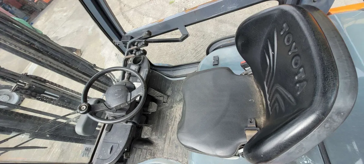 3 ton toyota half cab forklift - Image 4