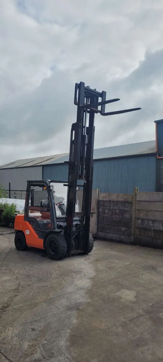 3 ton toyota half cab forklift - Image 2