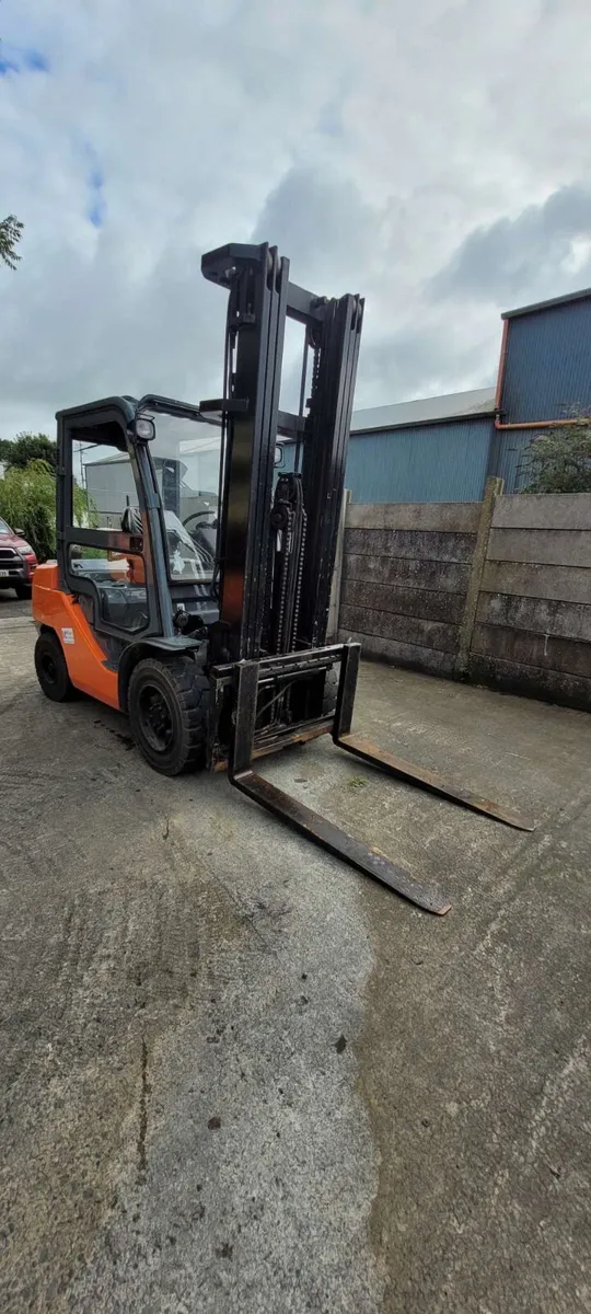 3 ton toyota half cab forklift - Image 3
