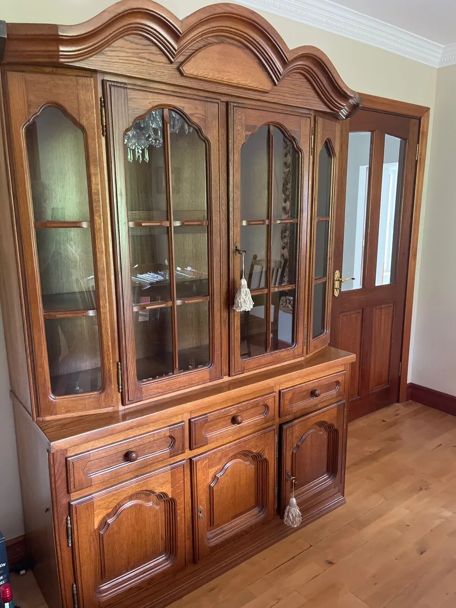 Oak cabinet - Image 1